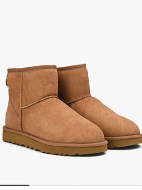 UGG Classic Mini II